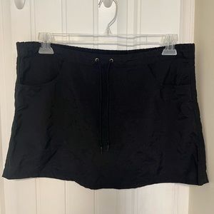 Merona black skirt. Has draw strings and pockets on front